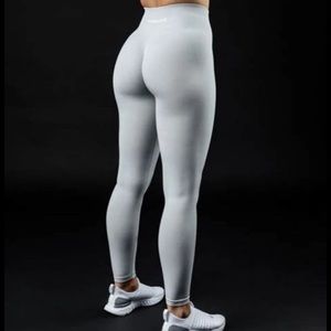 Alphalete amplify leggings silver sky